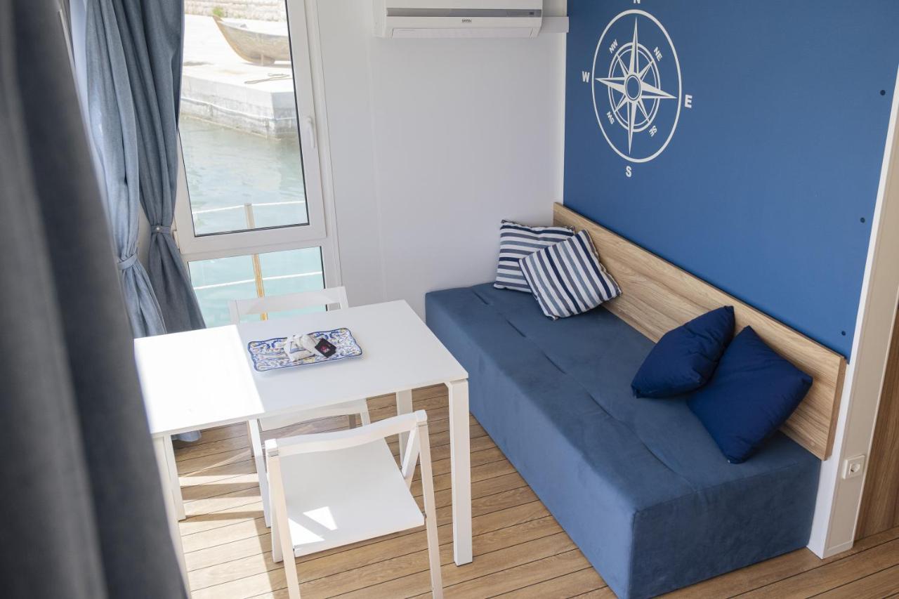 Houseboat Floatart Experience Bisceglie 호텔 외부 사진