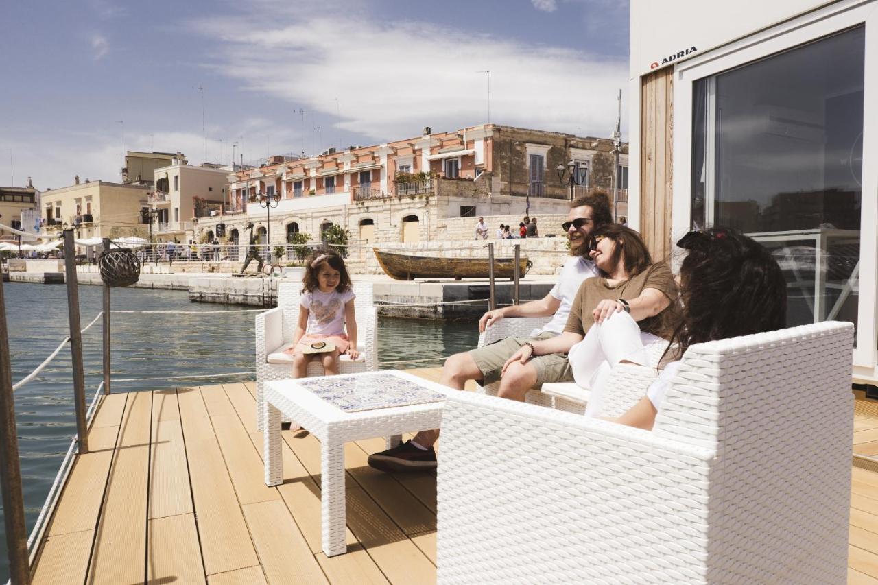 Houseboat Floatart Experience Bisceglie 호텔 외부 사진